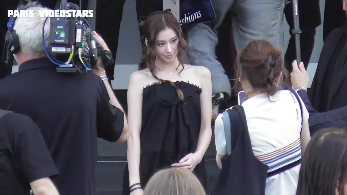 THE SCREAMS FOR SANA SHE'S THE MAIN EVENT #PradaxSANA