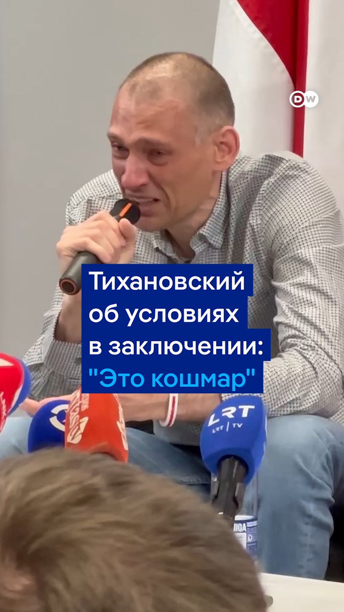"Это бесчеловечно!" Сергей Тихановский рассказал об условиях для политзаключенных в Беларуси. По его словам, у них нет ничего, они не получают писем, не могут купить мыло и зубные щетки. Большую часть срока политик провел в одиночной камере