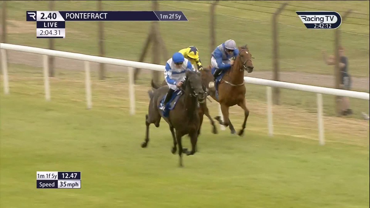 Hat-trick landed 👏 Twilight Guest - a maiden for his first 28 runs - has now won his last three with this latest success under Harry Burns at PontefractRacecourse. First runner at the track for George Margarson Racing for seven years!