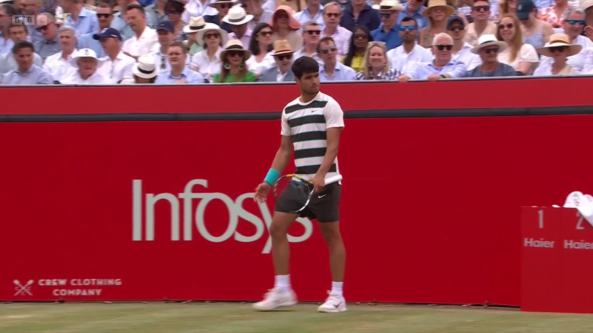What's that? Carlos Alcaraz taking his eye off the ball?! Didn't last long - he's just broken the Czech world number 30 and is serving for the first set 😅