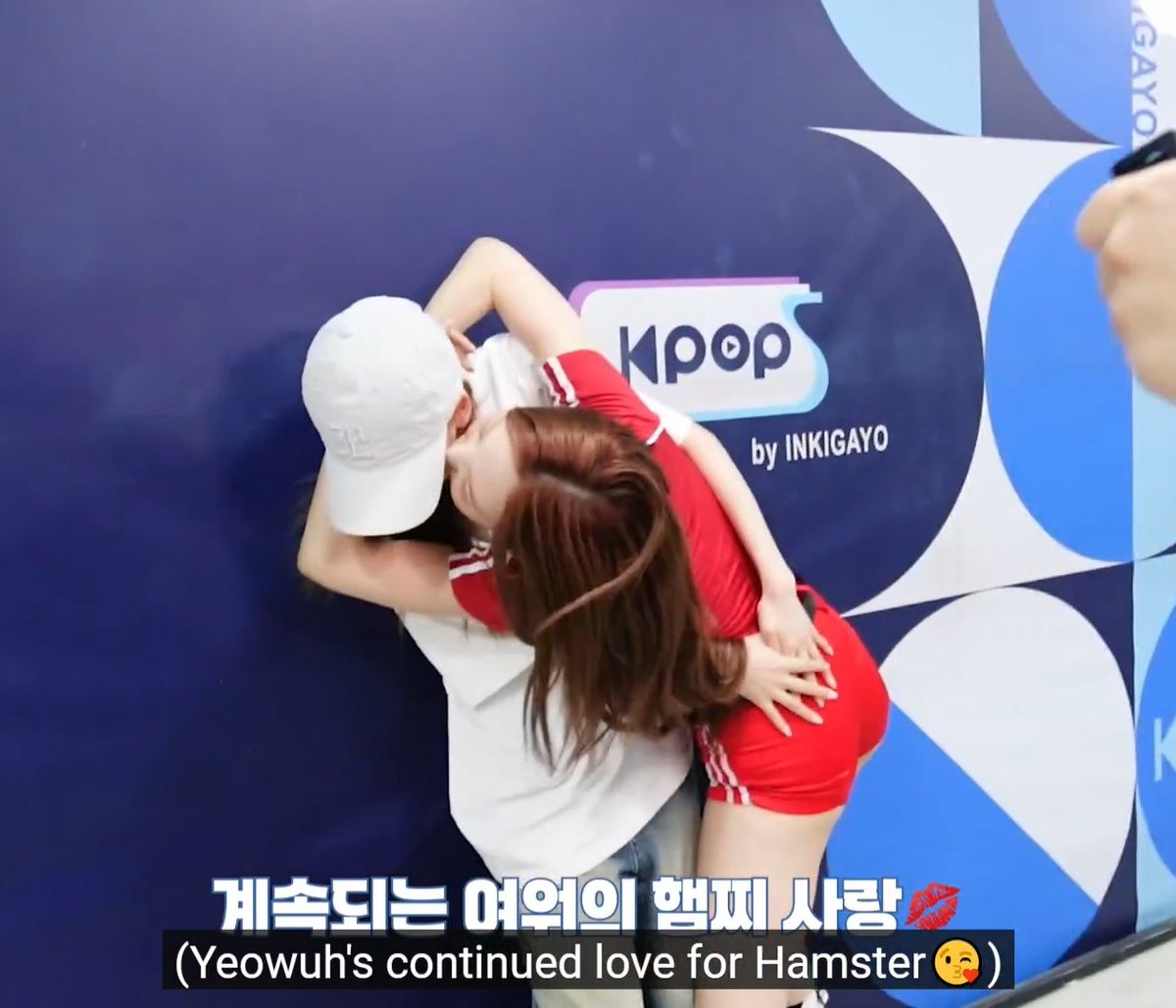 1 year ago today, SANA surprised NAYEON during her last comeback stage with 'ABCD' on Inkigayo.