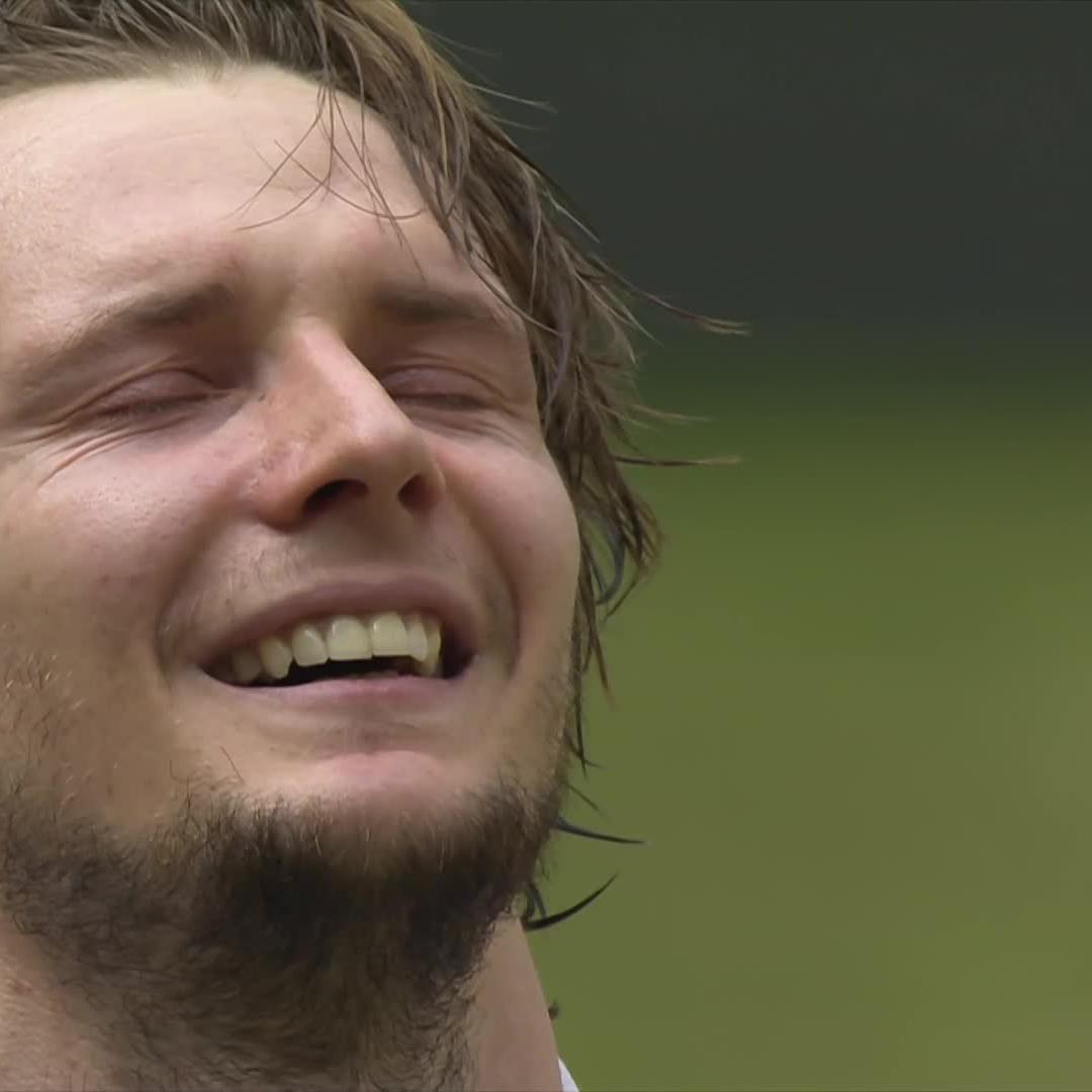 He is BACK 💪 The moment Bublik claimed his first-ever win over Medvedev for the Halle title #TWO25