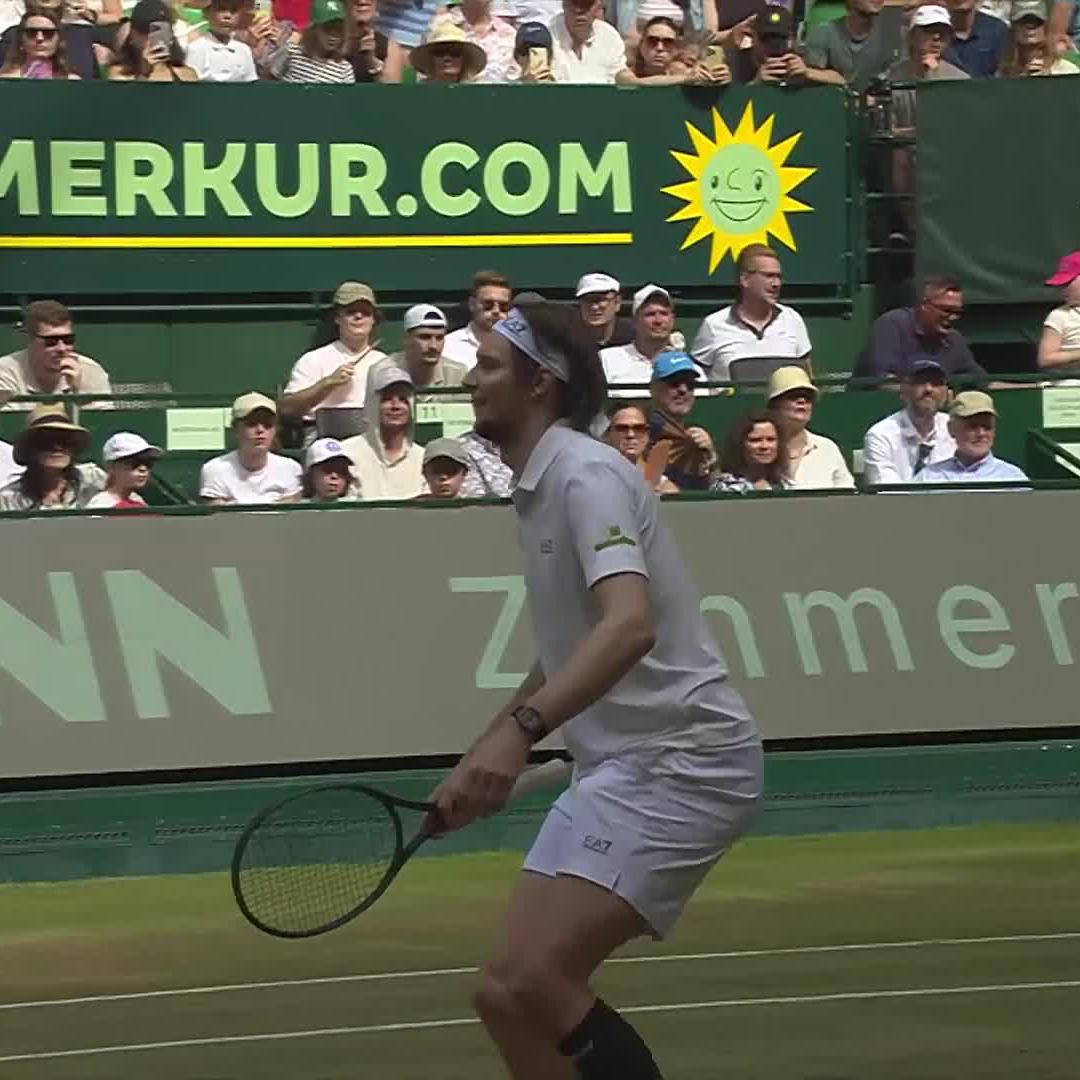 Muller ✅ Sinner (1) ✅ Machac (7) ✅ Khachanov (8) ✅ Medvedev (3) ✅ What a run for Bublik to claim his second Halle title! 💪 #TWO25