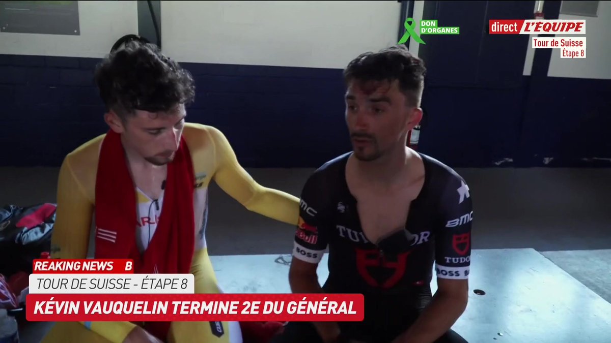 😔 Julian Alaphilippe vient réconforter Kévin Vauquelin après sa 2e place au Tour de Suisse