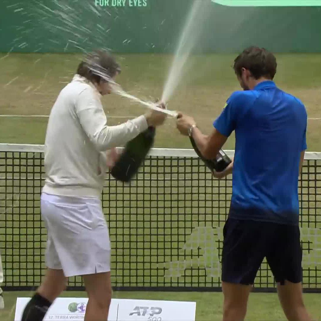 Medvedev and Bublik having a champagne war after the Halle final 😂