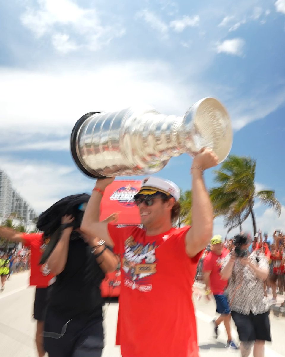 Carter Verhaeghe's making sure the fans get a closer look at the #StanleyCup 🤩 He knows what the crowd wants, this is already his third Stanley Cup parade!