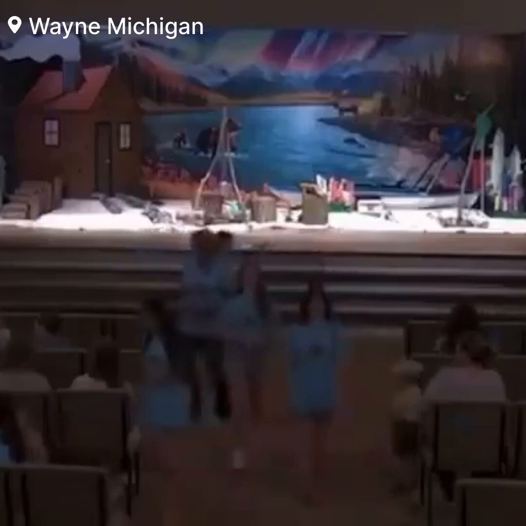🚨#BREAKING: Watch as people run for cover as Hero Security Guard Saves Lives by Running Over a Active Shooter with His Ford F-150 Outside the Church 📌#Wayne | #Michigan Watch as a security guard becomes a lifesaving hero after stopping an active shooter outside Crosspoint Church in Wayne, Michigan during Sunday service. The guard used his Ford F-150 to strike the suspect before exiting the vehicle and opening fire. Wayne Police confirmed the suspect was shot and killed by the church security guard. Congregants fled the building for cover, and so far, there are no reports of casualties other than the shooter.