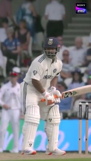 “Oops!” turns to “OMG!” real quick with Rishabh Pant… 🤭 #SonySportsNetwork #GroundTumharaJeetHamari #ENGvIND #NayaIndia #DhaakadIndia #TeamIndia