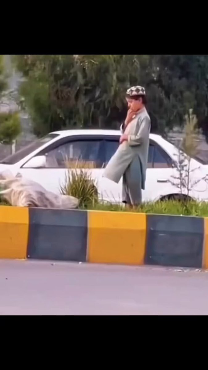 إنّ الشعب الأفغاني، رغم الفقر والضيق، لا يركع إلا لله تعالى، فهو شعب عزيز لا تذله الشدائد، ولا تنحني جبهته لغير خالقه