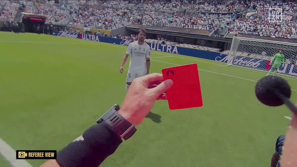 ¿No os parece maravillosa esta camarita que llevan los árbitros? Así se vio la expulsión de Asencio desde la perspectiva del colegiado #FIFACWC