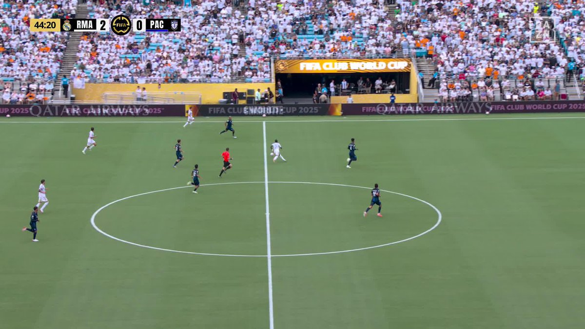 Vinicius Junior c’est magnifique puis… c’est brouillon. 😅🇧🇷 🎥 DAZN France