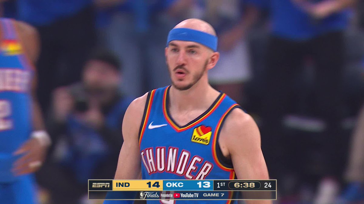Alex Caruso answers with his own triple 👌