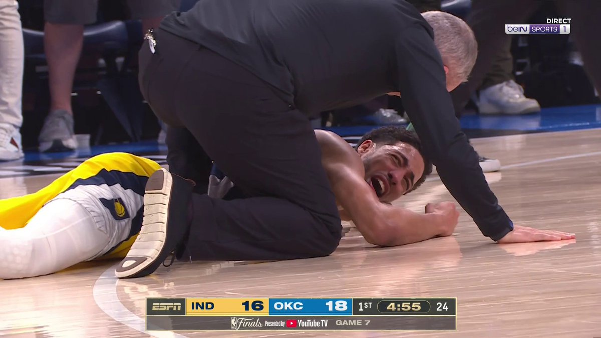 [📺 LIVE] 🏀 #NBA 😔 La blessure de Haliburton... Ça semble grave et le joueur des Pacers retourne aux vestiaires sur une jambe. #NBAextra