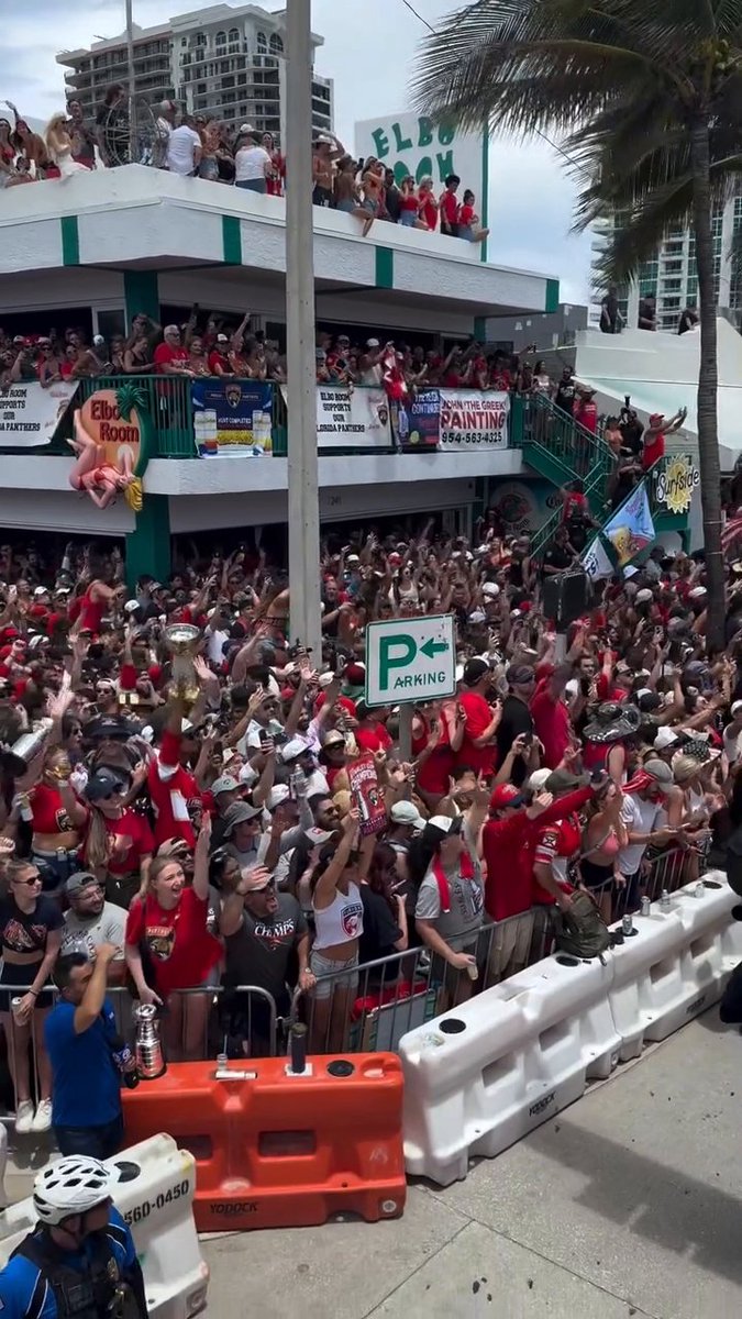 Florida SHOWED OUT for today's #StanleyCup Parade 🔥 (🎥: Florida Panthers)