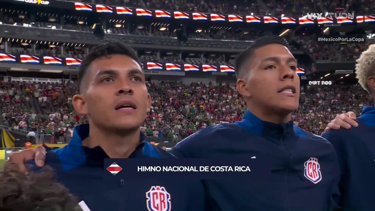 ¡Piel Chinita! 😍 Así se entonó el Himno Nacional Mexicano, ¡Hasta Miguel herrera lo cantó!🇲🇽 📺 Recuerda que el camino de #MexicoPorLaCopa y que TODA la #CopaOro se vive en tu #VeranoFutbolero a través de VIX y TUDN 🤩🇲🇽