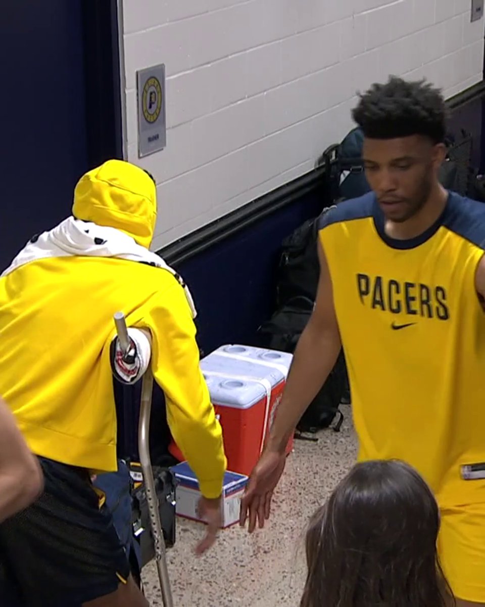 Tyrese Haliburton on crutches greeting his teammates 🥺