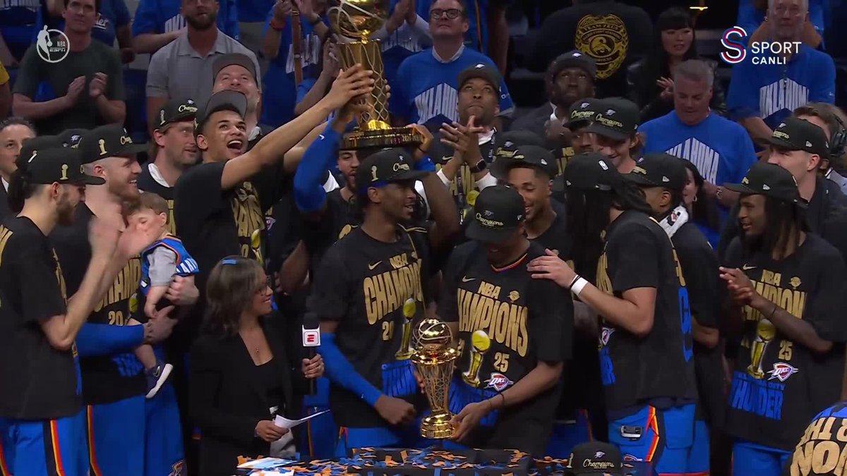 Shai Gilgeous-Alexander Finaller MVP'si ödülünü havaya kaldırması için ödülü Jalen Williams'a verdi 🏆👏