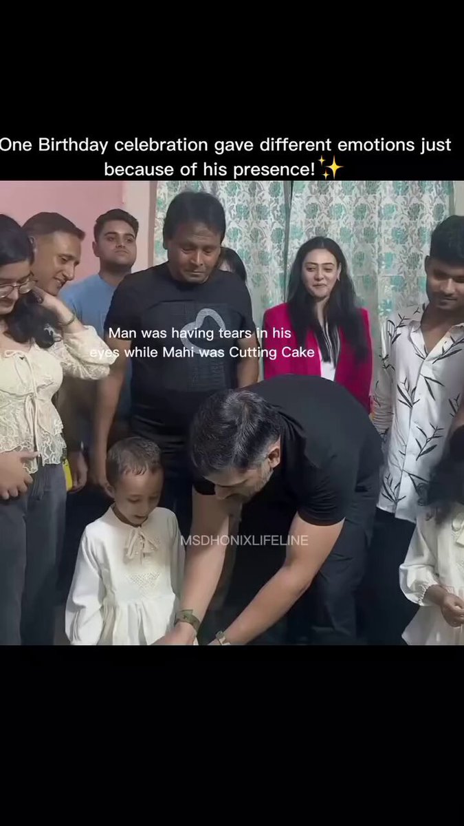 Dhoni is so humble man and the way he treats people around him, that innocent presence of him in events or gatherings. Mahi jaisa 10% human bhi ban jau to jeevan safal hai 🙏