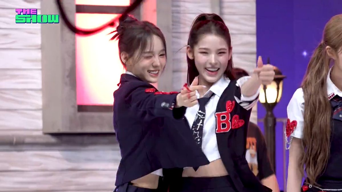 사랑뜨러운 귀욤 뽀짝이들 마이럽즈 (〃ꯁࠔꯁ〃🫰🏻) 진짜 마이 사랑해 ..🐶🦊 #KPOP #THEKPOP #THESHOW #더쇼 #izna #이즈나 #BEEP #izna_BEEP #유사랑 #마이 izna