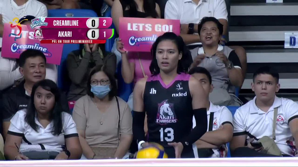 MEET DARNA IN THE MIDDLE 🙌🏼 Jema Galanza connects through the middle off Kyle Negrito’s playmaking, unleashing power hits to help the Creamline Cool Smashers pull ahead of the Akari Chargers in Set 1 of their 2025 PVL on Tour clash! #PVL2025 #TheHeartOfVolleyball #PVLonTour