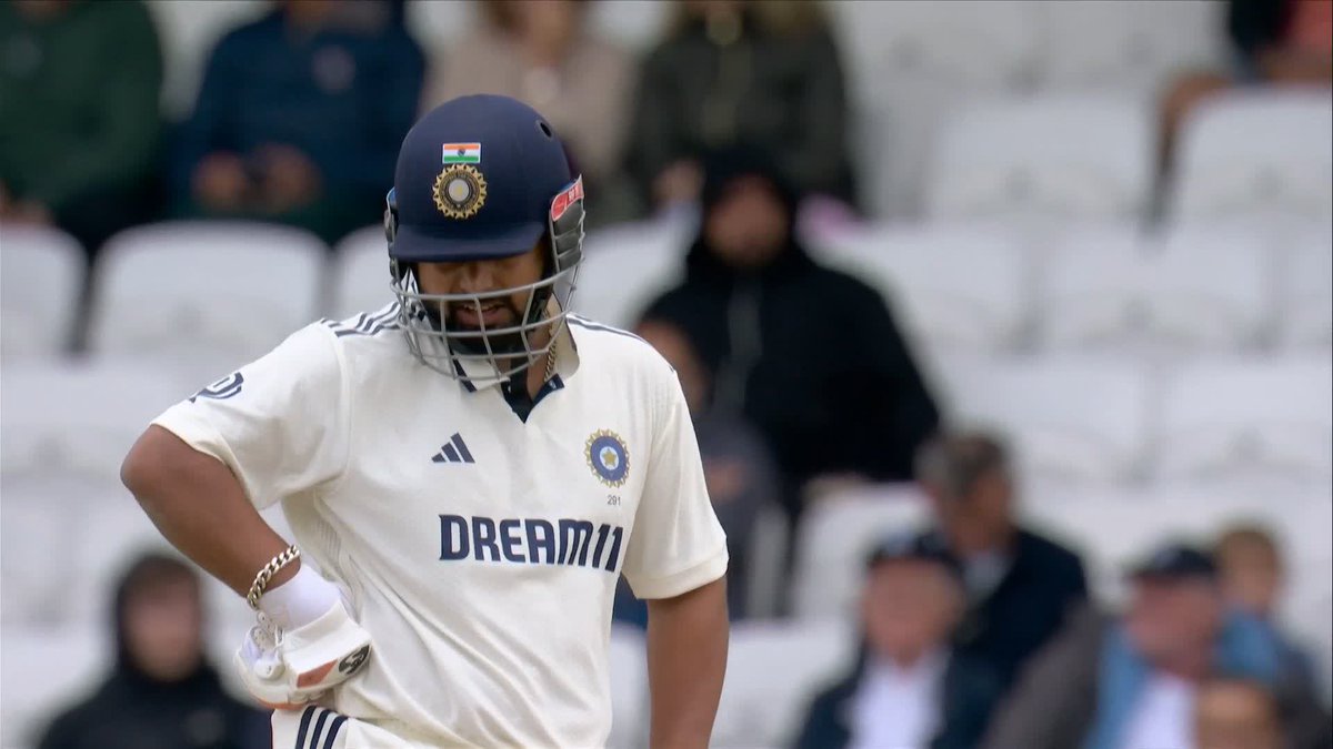DK translates what Rishabh Pant was saying! 🤓🔊