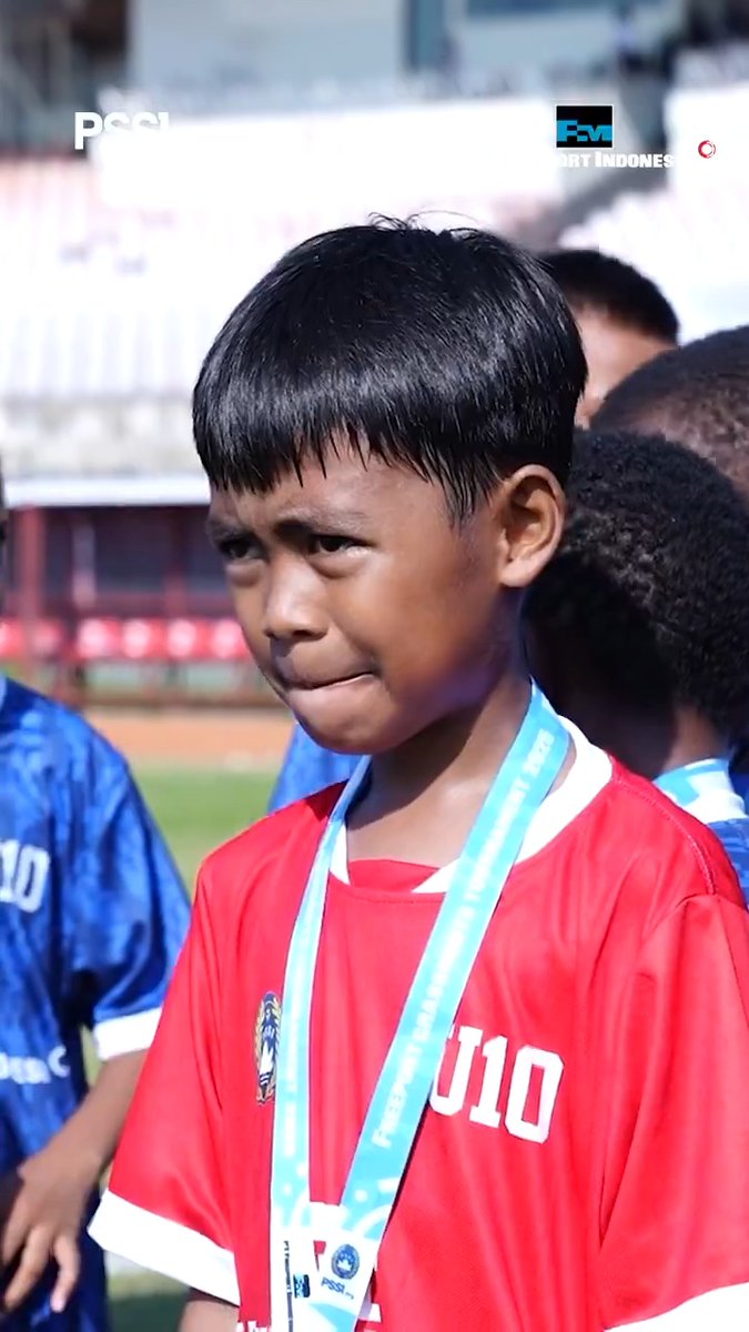 Menanam benih sejak dini melalui program Freeport Indonesia 𝐆𝐫𝐚𝐬𝐬𝐫𝐨𝐨𝐭𝐬 𝐓𝐨𝐮𝐫𝐧𝐚𝐦𝐞𝐧𝐭 ⚽️ ⚽️ 300 anak 📈 10 SSB U10 📈 10 SSB U12 🗓️ 13—14 Juni 2025 📍 Stadion Mandala, Jayapura