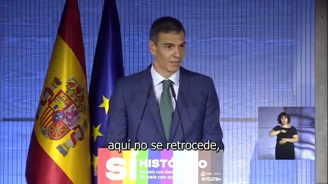 Este Orgullo reivindicamos todo lo que nos queda por conquistar, pero también lo que hacemos por los que no pueden alzar la voz en sus países. España es vuestra casa. Aquí no se retrocede. Se avanza. Aquí se vive con orgullo. Orgullo de país y orgullo de su gente.