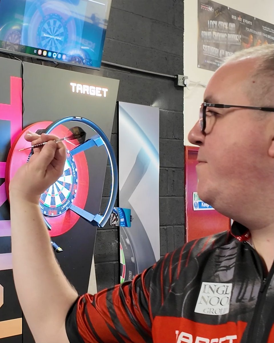 Stephen Bunting 95K - Unboxed by the legend himself 🔴 Featuring exclusive K-Flex, this those stunning 95% Tungsten barrels and of course, some accessories to go with them. #TeamTarget