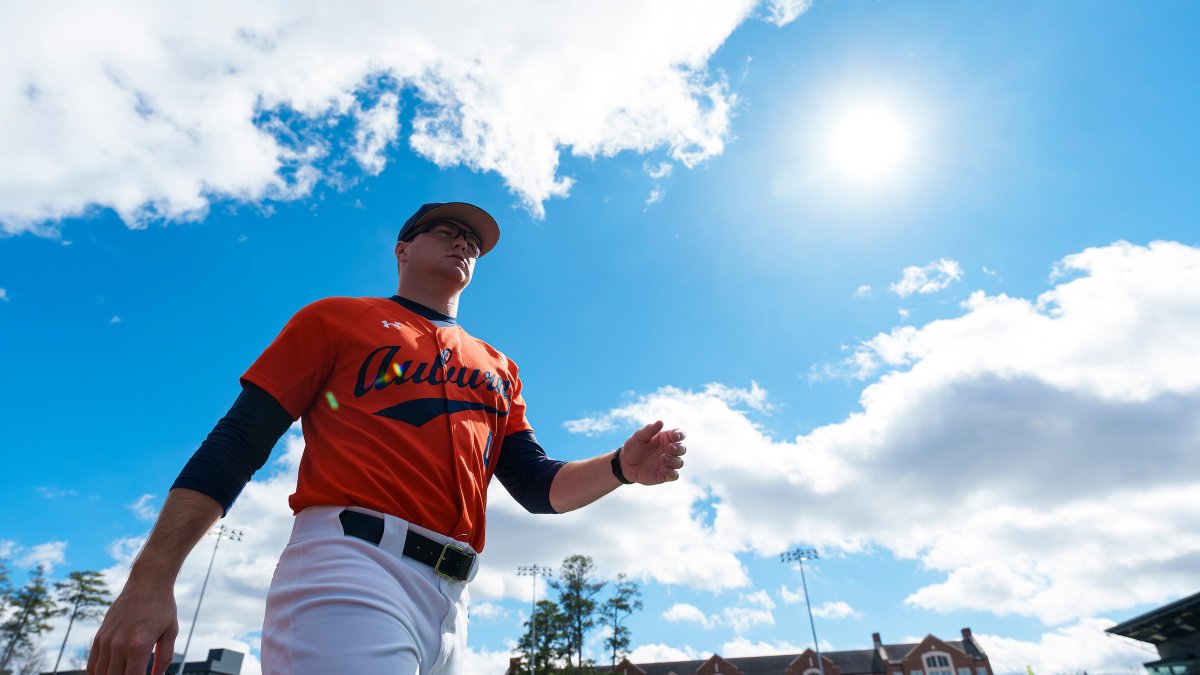 𝗦𝗲𝗻𝗶𝗼𝗿 𝗦𝗽𝗼𝘁𝗹𝗶𝗴𝗵𝘁: John Armstrong "It just felt like home here, and I didn't want to leave that." #WarEagle