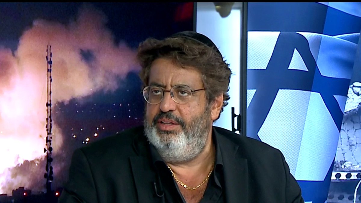 "Un conseiller du roi d'Arabie Saoudite a fait dédicacer un livre à Netanyahou pour le prince héritier Ben Salmane - du jamais vu. Les Saoudiens sont restés à l'écart et n'ont même pas adhéré au plan Macron pour la création d'un État palestinien" Meyer Habib (Meyer Habib)