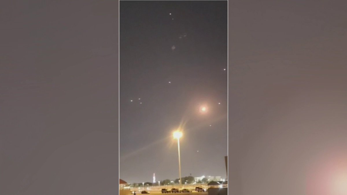 صور متداولة لاعتراض صواريخ إيرانية فوق قواعد أميركية في قطر #قناة_العربية #إيران