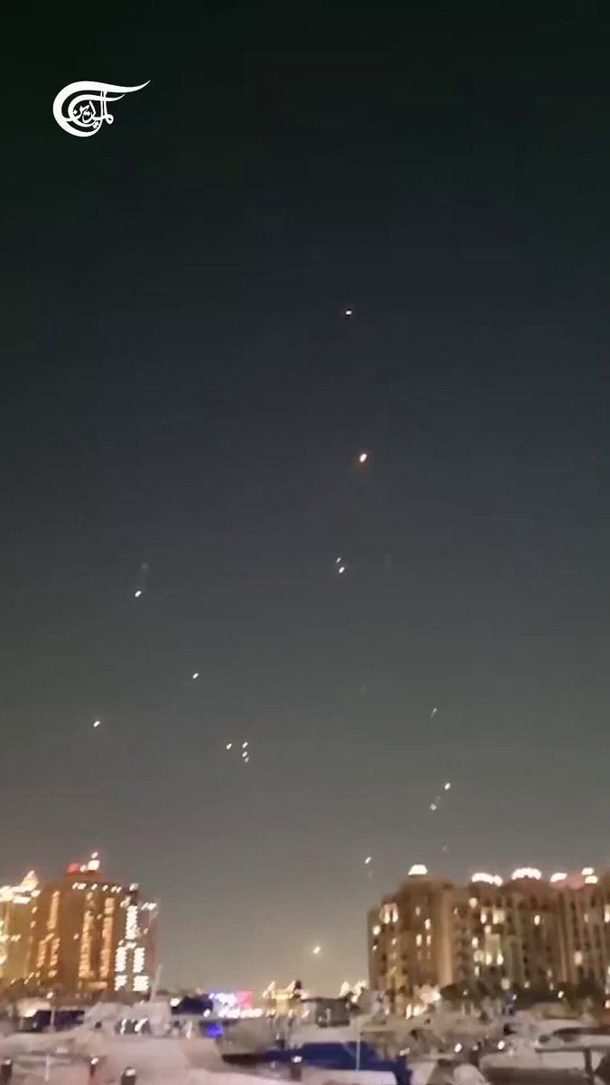 WILD FOOTAGE 🔴🔴 Video shows air defenses intercepting incoming Iranian missiles over Qatar. Iran is officially striking the United States of America