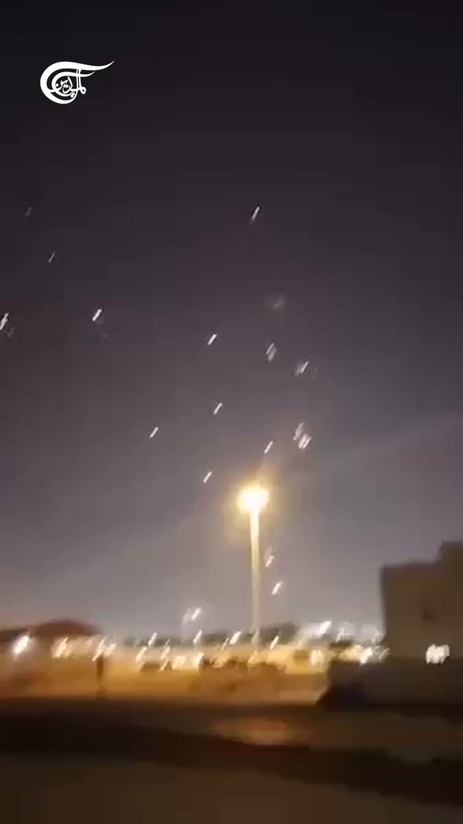 مشاهد من الصواريخ الإيرانية في الأجواء القطرية #إيران #قطر