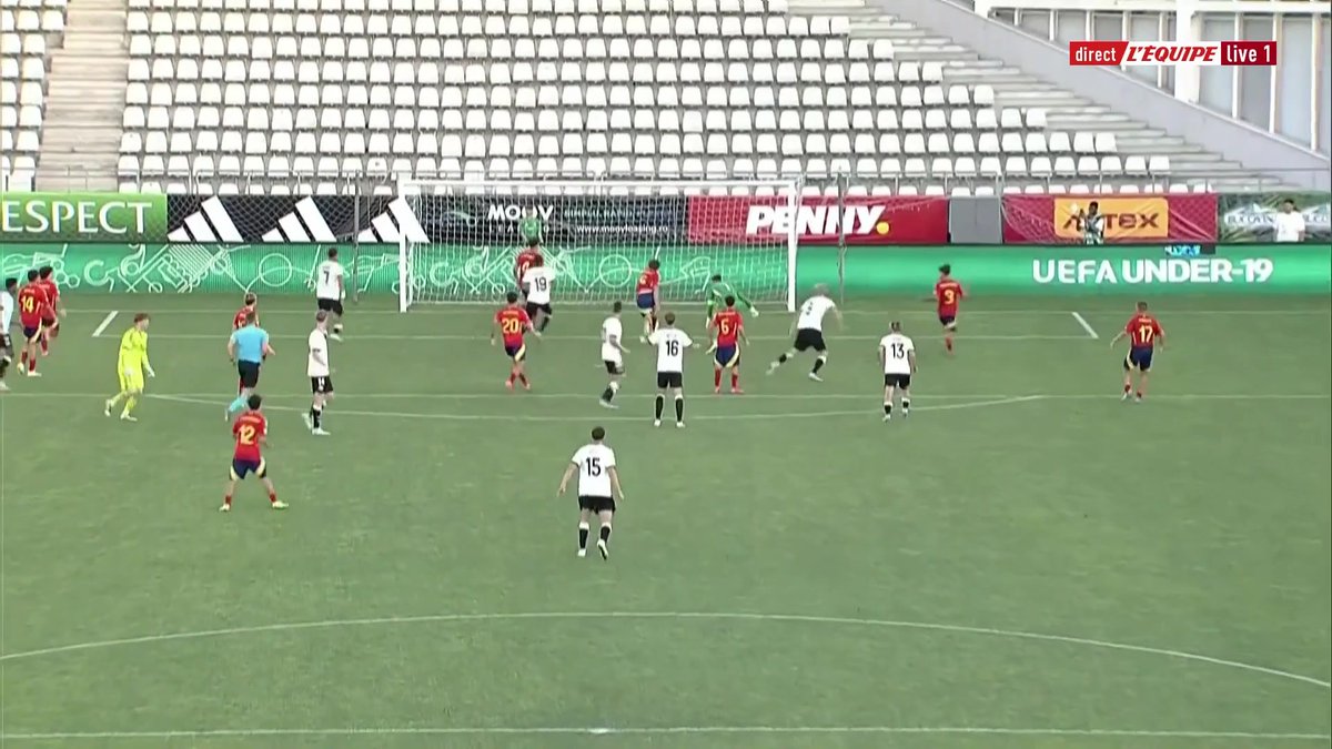 🇪🇸⚽️🇩🇪 Mais c'est fou ! L'Espagne se saborde sur un but gag alors qu'elle tenait sa place en finale de l'Euro U19 !!! #lequipeFOOT