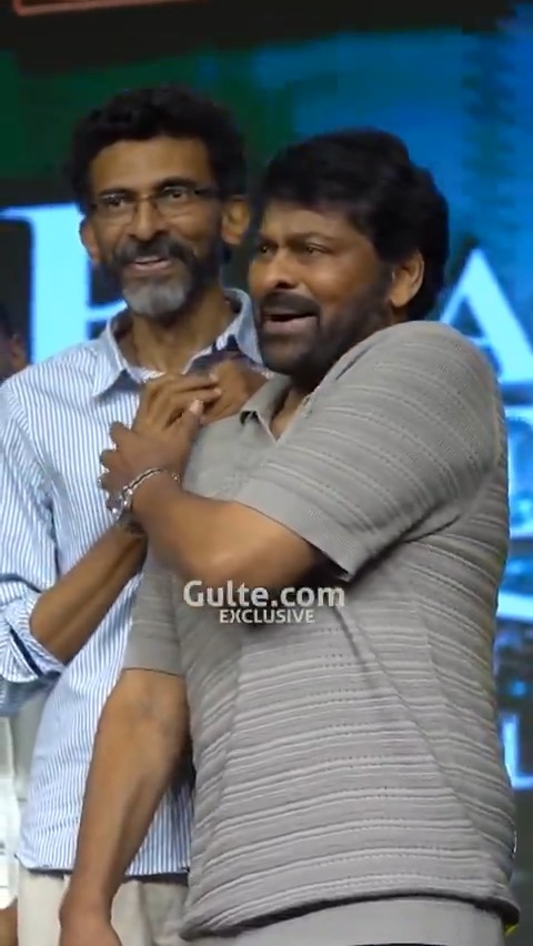 MEGASTAR being himself! Candids from last night’s #Kuberaa success meet. #Chiranjeevi #Nagarjuna #Dhanush #SekharKammula
