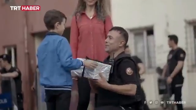 TRT Türkiye'de Polis olmayı çok güzel özetlemiş #TürkiyedePolisOlmak