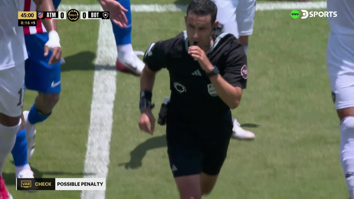 ⚠️🔎 El árbitro César Ramos había cobrado PENAL para Atlético Madrid, pero fue al VAR y cobró FALTA PREVIA PARA BOTAFOGO por empujón de Sørloth. ¿Opiniones? ⁉️