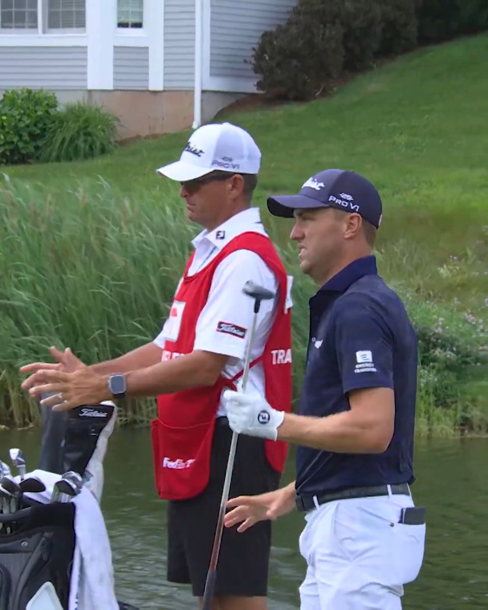 An aggressive line with "a holdy 5-wood" 👏 Justin Thomas and his caddie's better decision paid off with this approach TravelersChamp. (Presented by Aon)