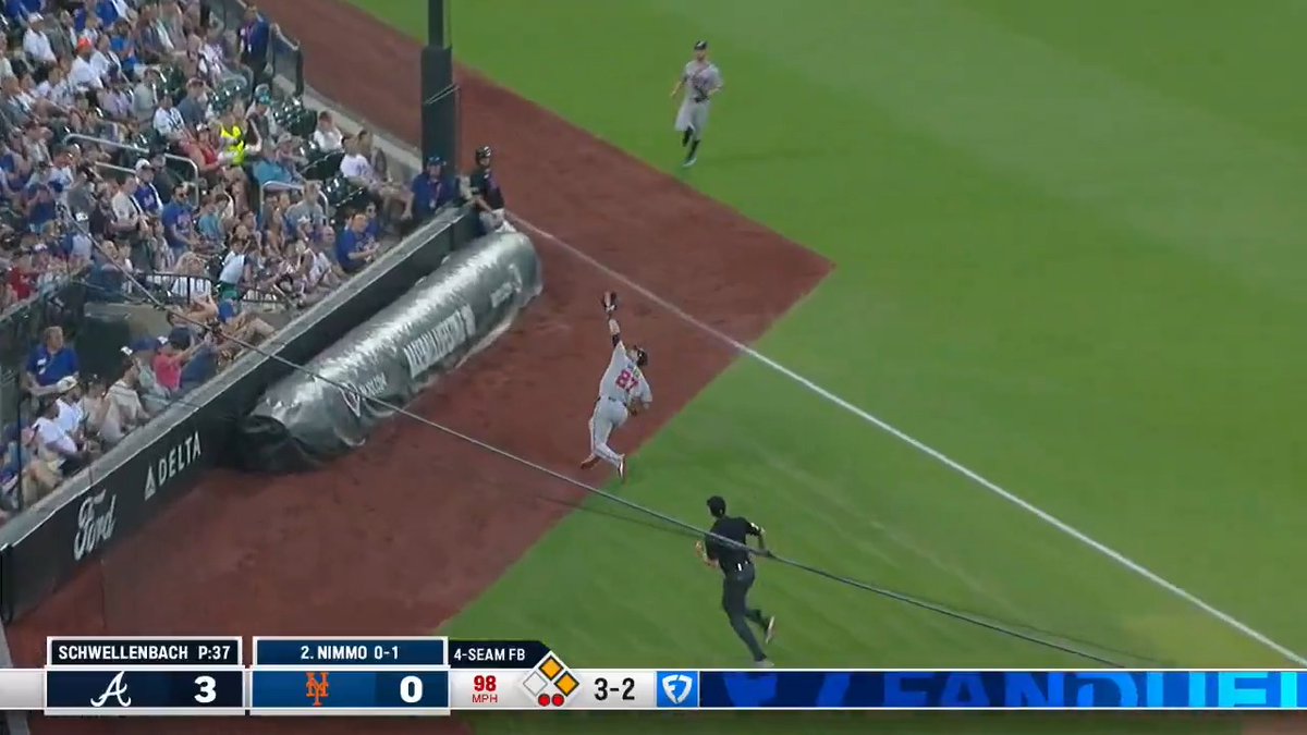 Austin Riley makes the sliding grab! ๐ฎโ๐จ
