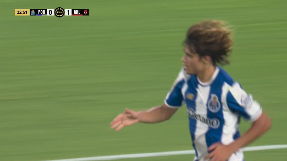 GOLAZO A PURO ENGANCHE: Rodrigo Mora puso el 1-1 de Porto vs. Al Ahly en el Mundial de Clubes.