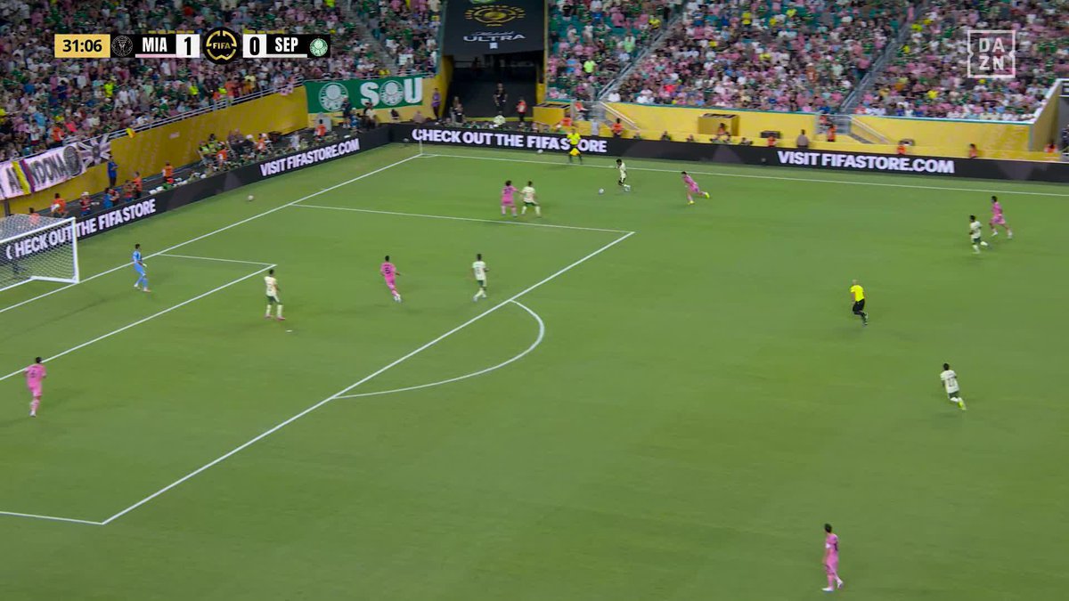 32' Facundo Torres almost gives Palmeiras their first of the night 😬 Watch the FIFA Club World Cup | June 14 - July 13 | Every Game | Free | | #FIFACWC #TakeItToTheWorld #MIASEP