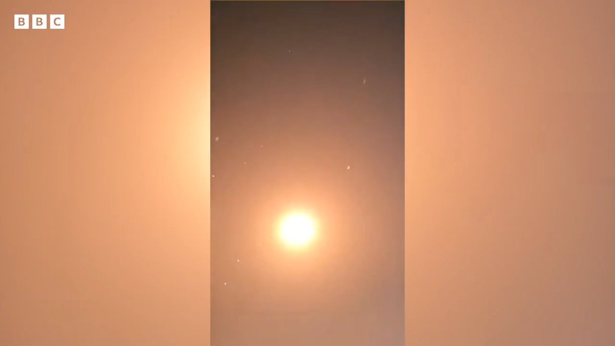 BBCニュース - 夜空に閃光と爆発音、ドーハ上空でミサイル迎撃 イランがカタールの米軍基地に報復攻撃