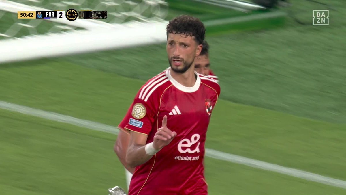 "HAT TRICK" Porque Wessam Abou Ali está jugando totalmente en pija y marcó un triplete para la ventaja parcial del Al-Ahly por 3-2 ante el Porto por el Mundial de Clubes. Qué manera de coger el palestino hijo de re mil puta.