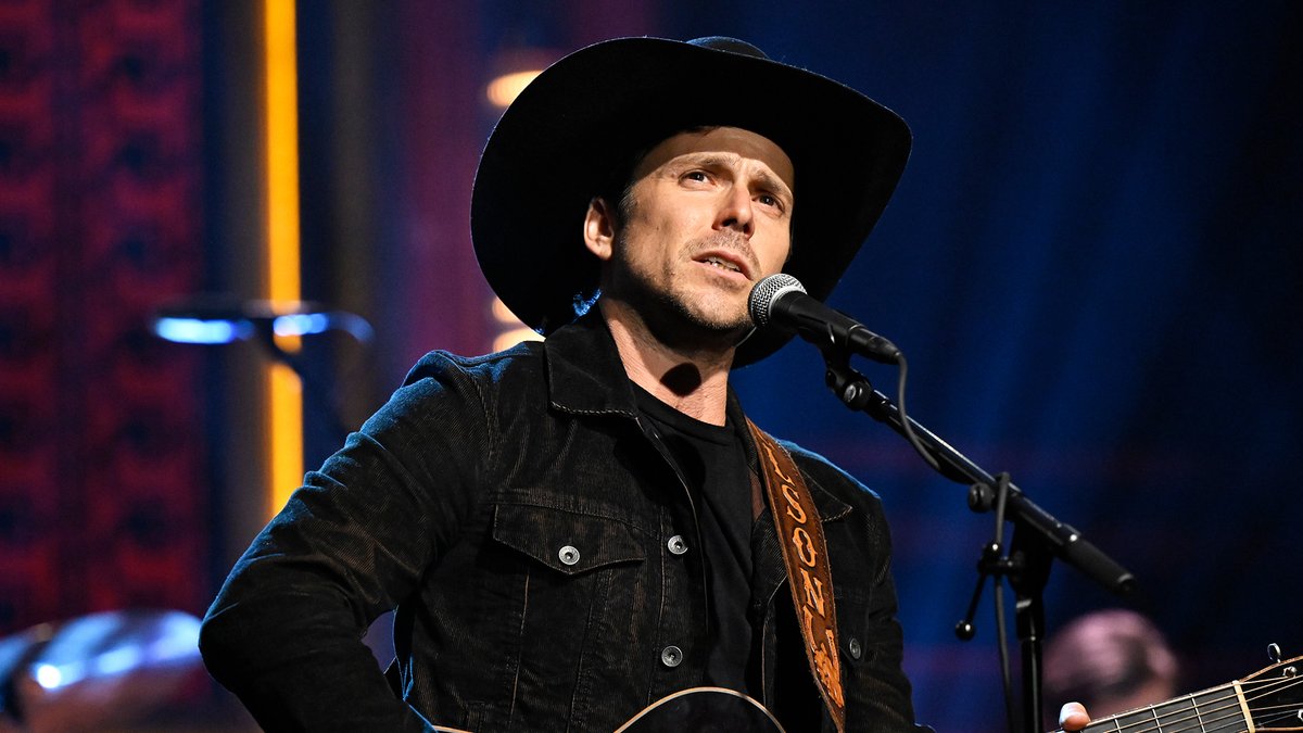 .Lukas Nelson performs “American Romance”! Watch the full performance ⬇️ #FallonTonight
