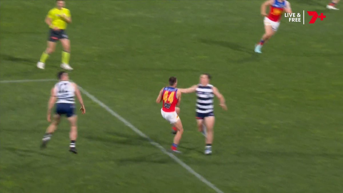 "To the Geelong fans in white - it was supposed to be a white out - pull your head in, get back to supporting your players and realise how spoilt you've been." 🌋 🗣️ Kane Cornes on Bronx cheers for Gryan Miers on Friday night