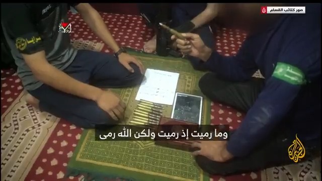 الجزيرة تحصل على مشاهد لعمليات وكمائن جديدة نفذتها القسام ضد جيش الاحتلال شرق خان يونس، والتي أعلن فيها الجيش الإسرائيلي مقتل وإصابة جنود له خلال الاشتباكات #حرب_غزة #الأخبار