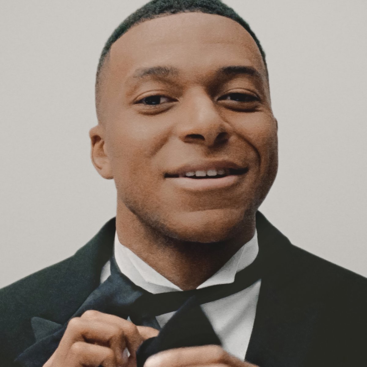 Dior ambassador Kylian Mbappé wears the debut collection by Jonathan Anderson Watch the show live on June 27 from 2 pm CEST #DiorSummer26 Kylian Mbappé