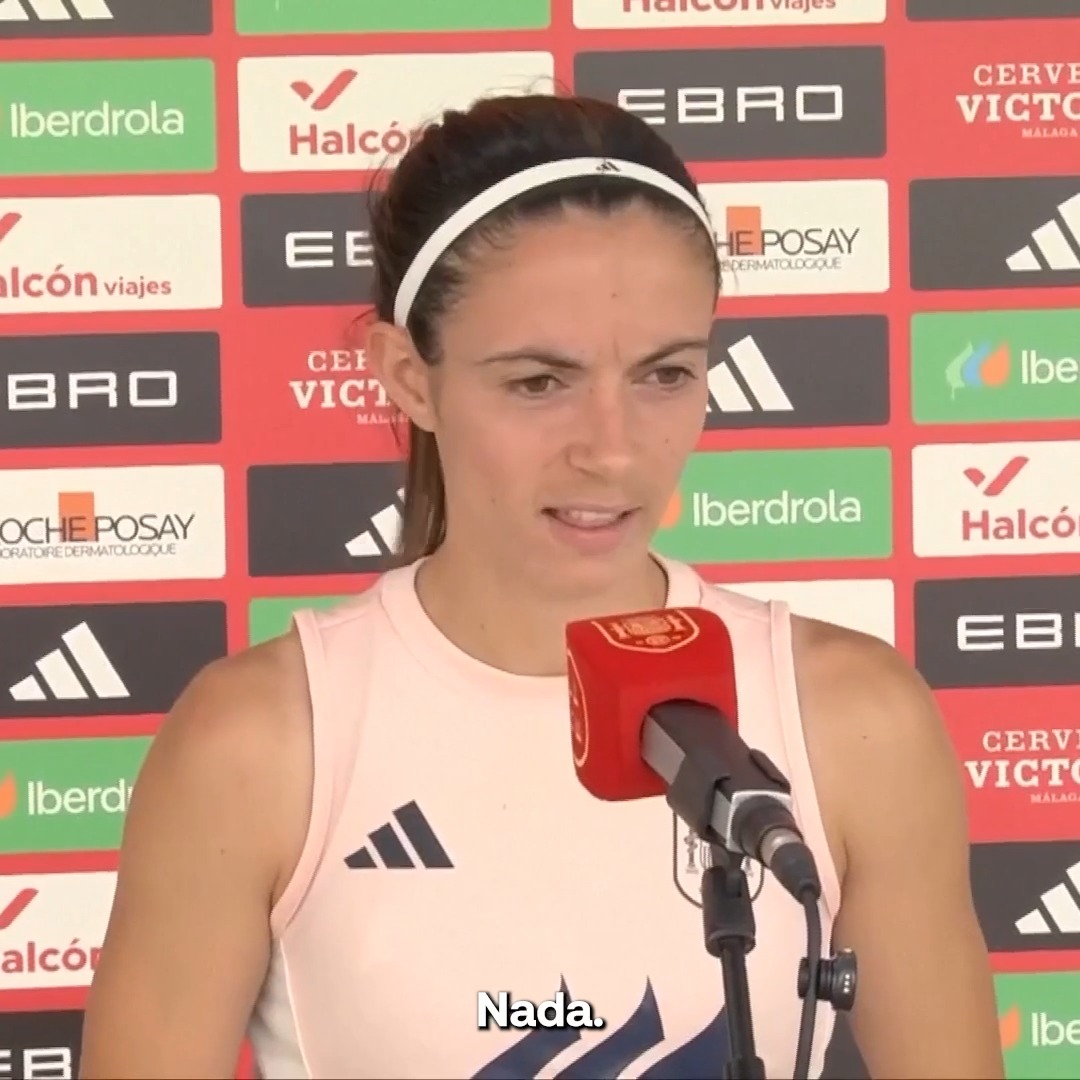🎙️🇪🇸⚽️ Le preguntan a Aitana Bonmatí, doble Balón de Oro y estrella de la Selección Española Femenina de Fútbol, si está siguiendo el Mundial de Clubes 🗣️ "Nada. Sé que se está jugando, pero no he visto nada. Encima no juega el Barça; entonces, ¿pa' qué mirarlo?"