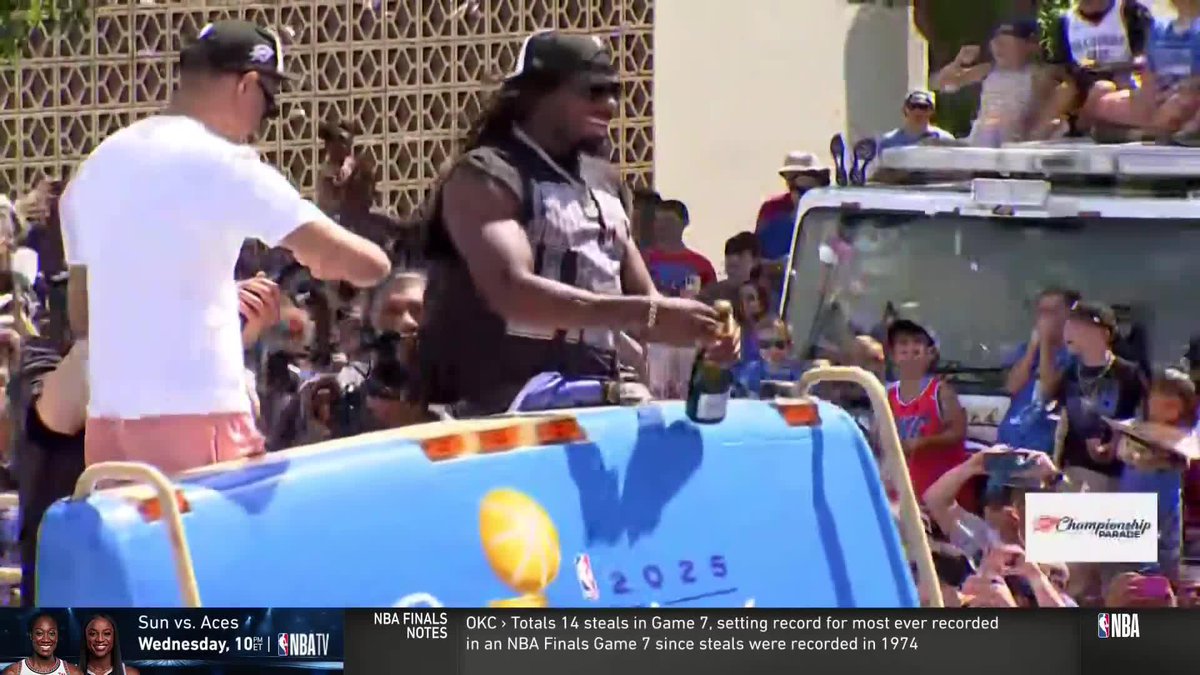THE CHAMPIONSHIP PARADE IS UNDERWAY IN OKC 🎉🏆