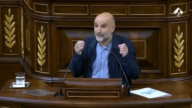 A decisión é simple: nin 5% nin 2%, desvincúlense da OTAN e disolvan a organización. «Debe desaparecer polo ben da humanidade.» ▪️ Néstor Rego reclama destinar todos os recursos posíbeis a investimento social.